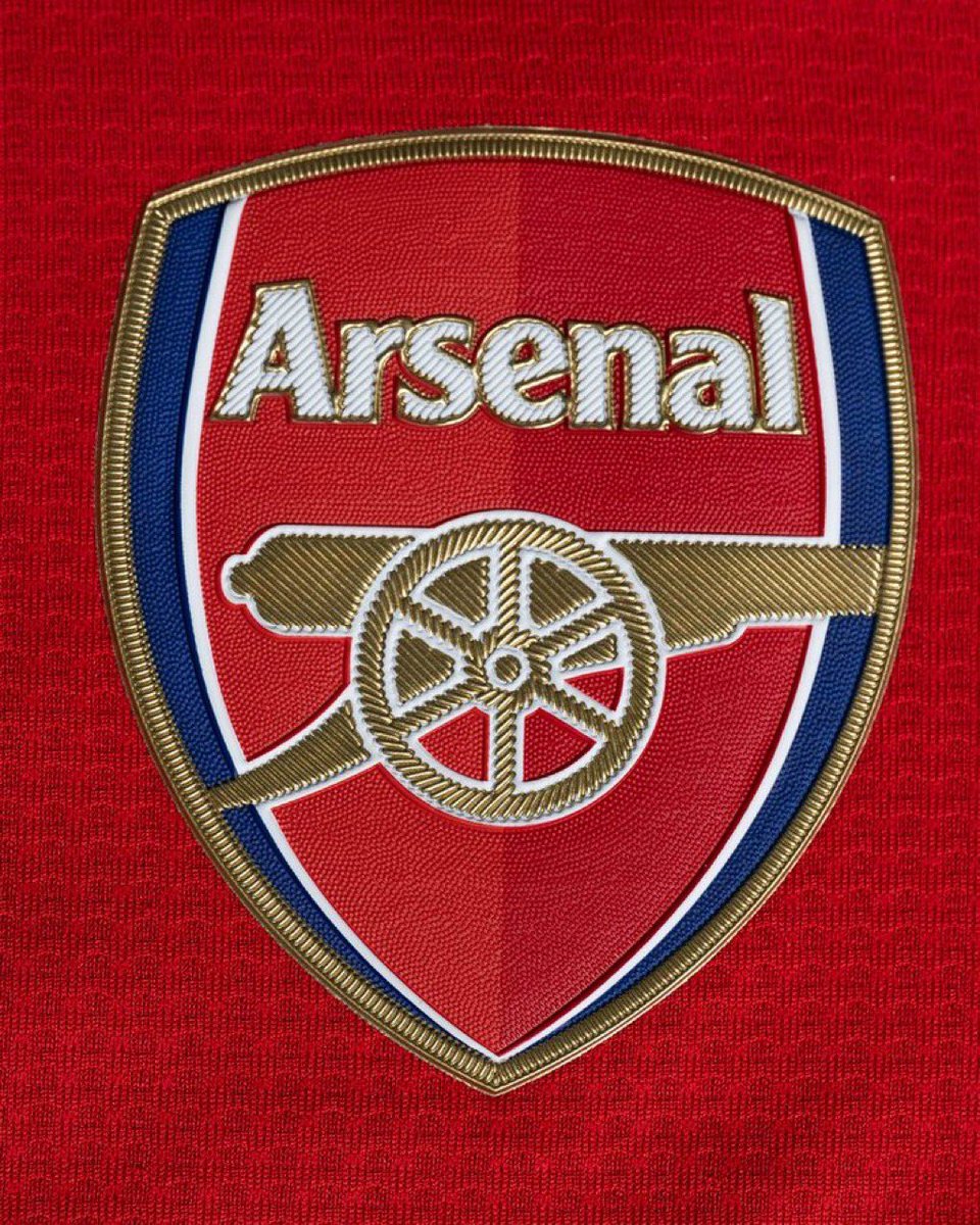 🚨🔴 | Chelsea have reportedly dragged their advertising boards forward just to stop Arsenal taking long throws this weekend.

Imagine fearing throw-ins from the league leaders.
This club is finished 😭

( via <a href="/InsideChelseaHQ/">The Chelsea Insider</a> )