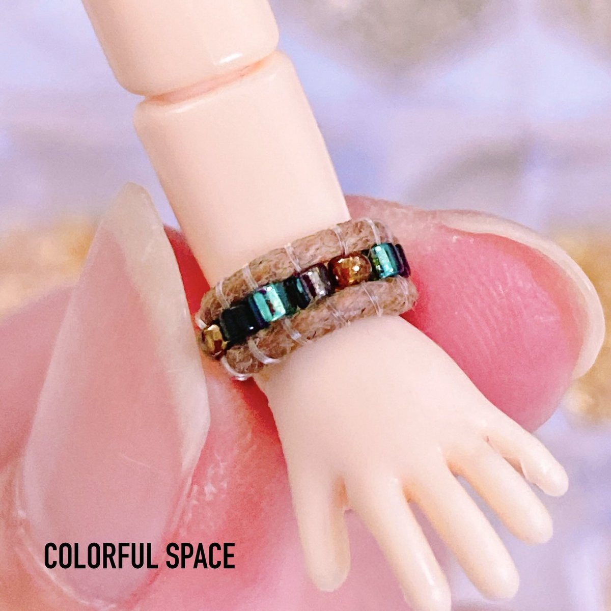 _colorfulspace_'s tweet image. ラップブレスレットが無くなってしまったので、息抜きにちょっとだけ作ってました

服を作るのはとても神経を使うので、
靴下やアクセサリーで一息してます☺️

(最近指がカサカサしちゃってるから
ちょっとお見苦しいかもでスミマセン💦)