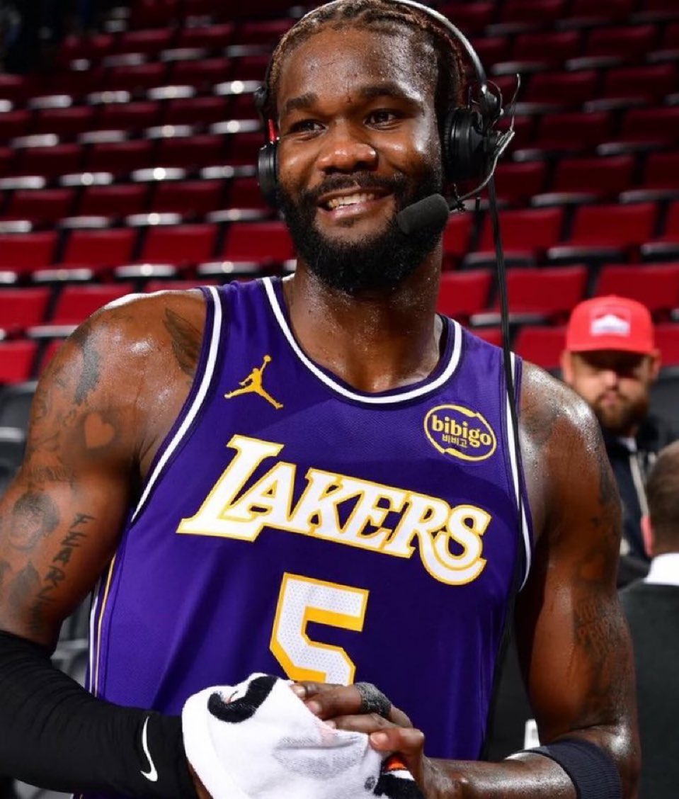 BronMuse's tweet image. Deandre Ayton vs Giannis, Wemby, Gobert, Sabonis, &amp;amp; AD this season:

18.8 PPG
10.2 RPG
1.2 BPG
69% FG

He’s 6-0 against them this season.