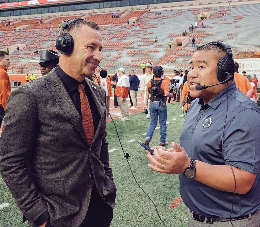 FollowBDee's tweet image. How much credit do I want to take here... 🤣

You're welcome @TexasLonghorns 

Thanks to @CoachSark for joining me on the @elitemediasport Pre Game show!

Only team with three top 10 wins in the country and losses to the #1 and #4 team. Put em in the @CFBPlayoff