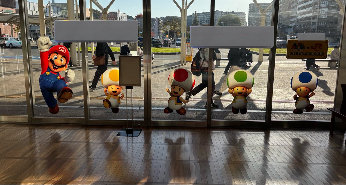 MARIO_suma2's tweet photo. 大分駅たくさんのキノピオ達がいた! https://t.co/lSbnDMgkD8