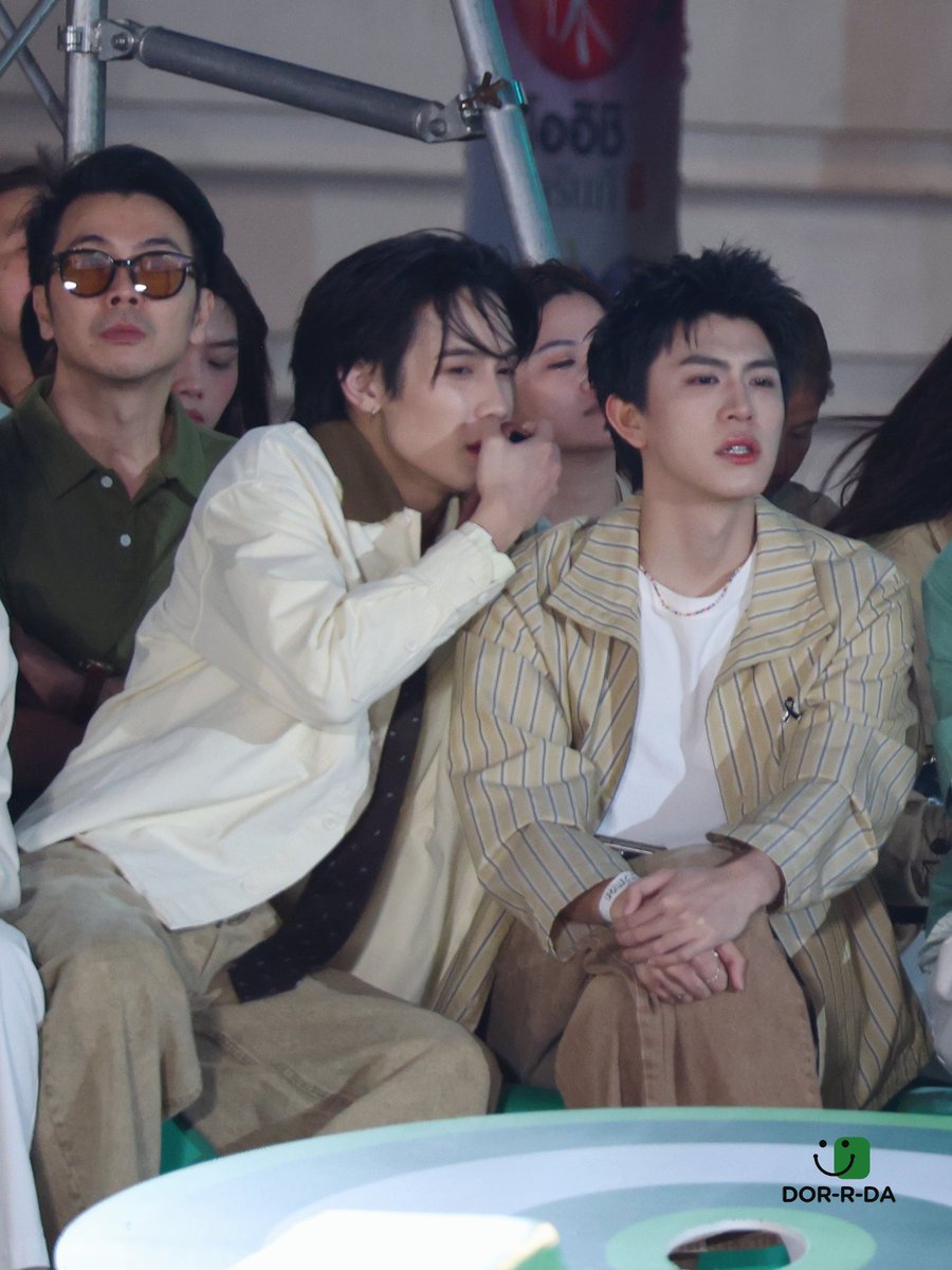 unlovebb's tweet image. 👤 save and java meet up and keep on talking
🦜 555 i talk with everyone~

Of course you talk with everyone p&apos;save, sometimes i wonder do you really an introvert? 🤣

#savesaisawat #javabh