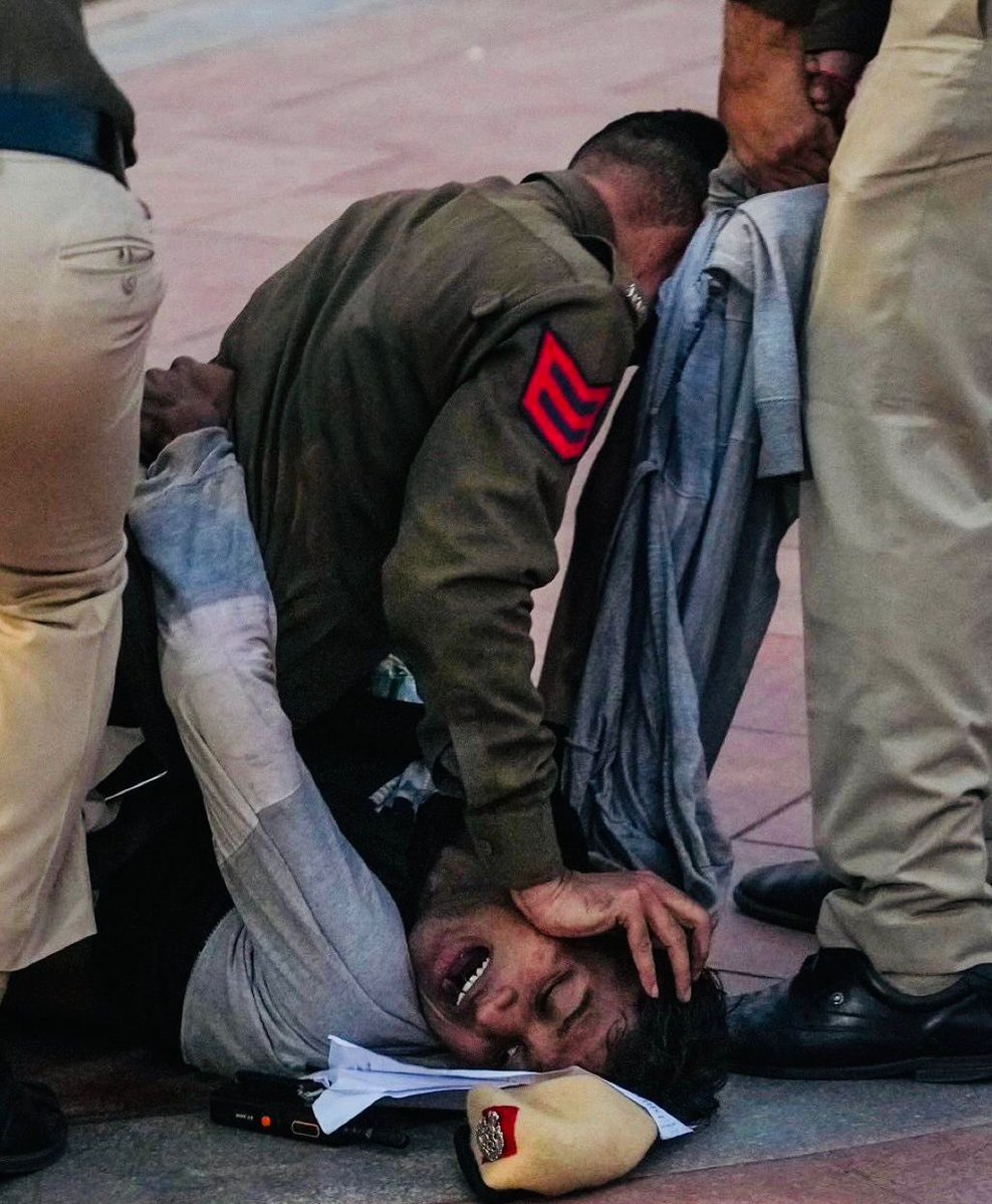 Vismaya9999's tweet image. Companies faced Allegations / accusations / misguiding / manipulation / scams / frauds 

🚩Fraud detected

⏺️C2C
⏺️Drone Acharya 
⏺️Kala hridaan Trendzs 
⏺️Law Sikho 
⏺️Nirman Agri 
⏺️Synoptics 
⏺️Teerth Gopicon
⏺️Varanium Cloud
⏺️Varya creations 

🚩Operating stocks 

⏺️Cadysys…