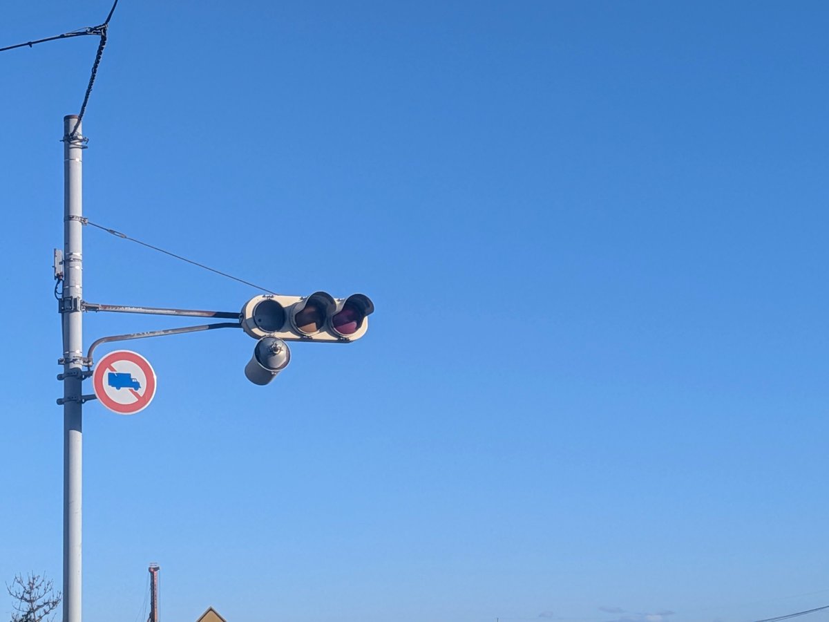 Nobu_traffic25's tweet image. 内灘町の宮坂 交差点。
死んどる…
どういう状況ですか･･･？