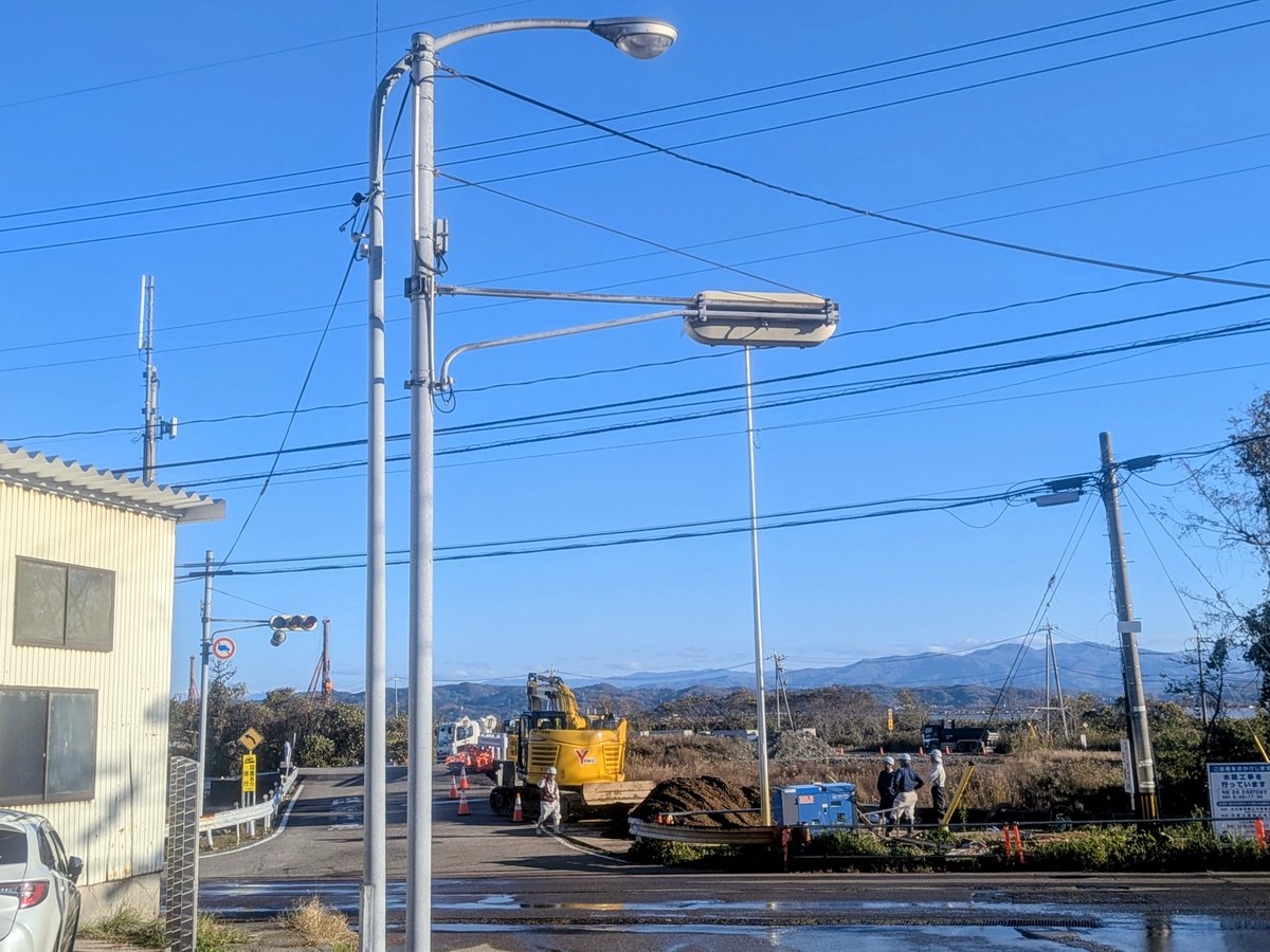 Nobu_traffic25's tweet image. 内灘町の宮坂 交差点。
死んどる…
どういう状況ですか･･･？