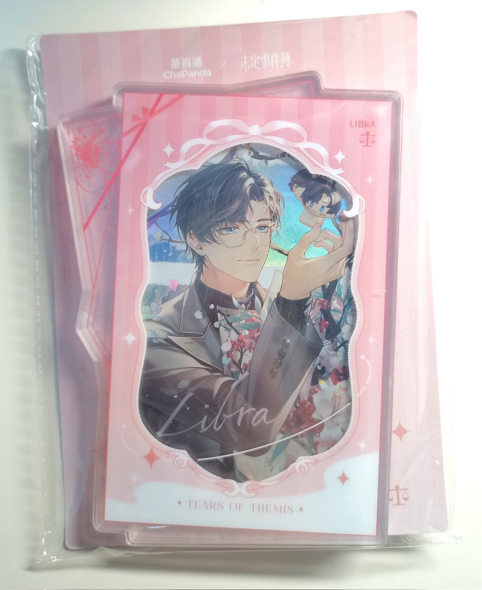 Khaslana_496's tweet image. 未定事件簿x茶百道ChaPanda
心动回响，温暖再赴

这个正比柄真的无敌吧🥰🥰
#未定事件簿 #TearsOfThemis  #LukePearce
#ArtemWing 
#VynRichter 
#MariusVonHage