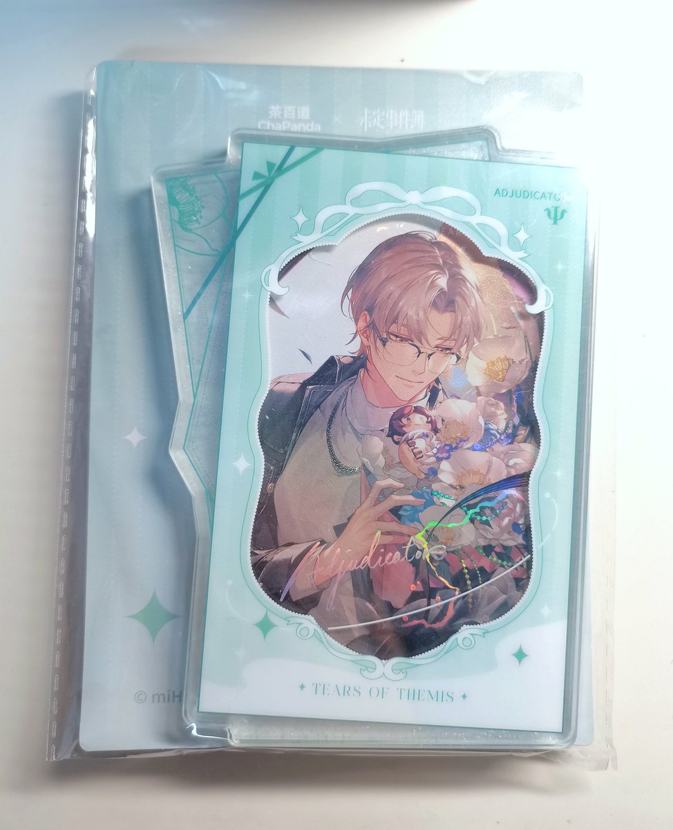 Khaslana_496's tweet image. 未定事件簿x茶百道ChaPanda
心动回响，温暖再赴

这个正比柄真的无敌吧🥰🥰
#未定事件簿 #TearsOfThemis  #LukePearce
#ArtemWing 
#VynRichter 
#MariusVonHage