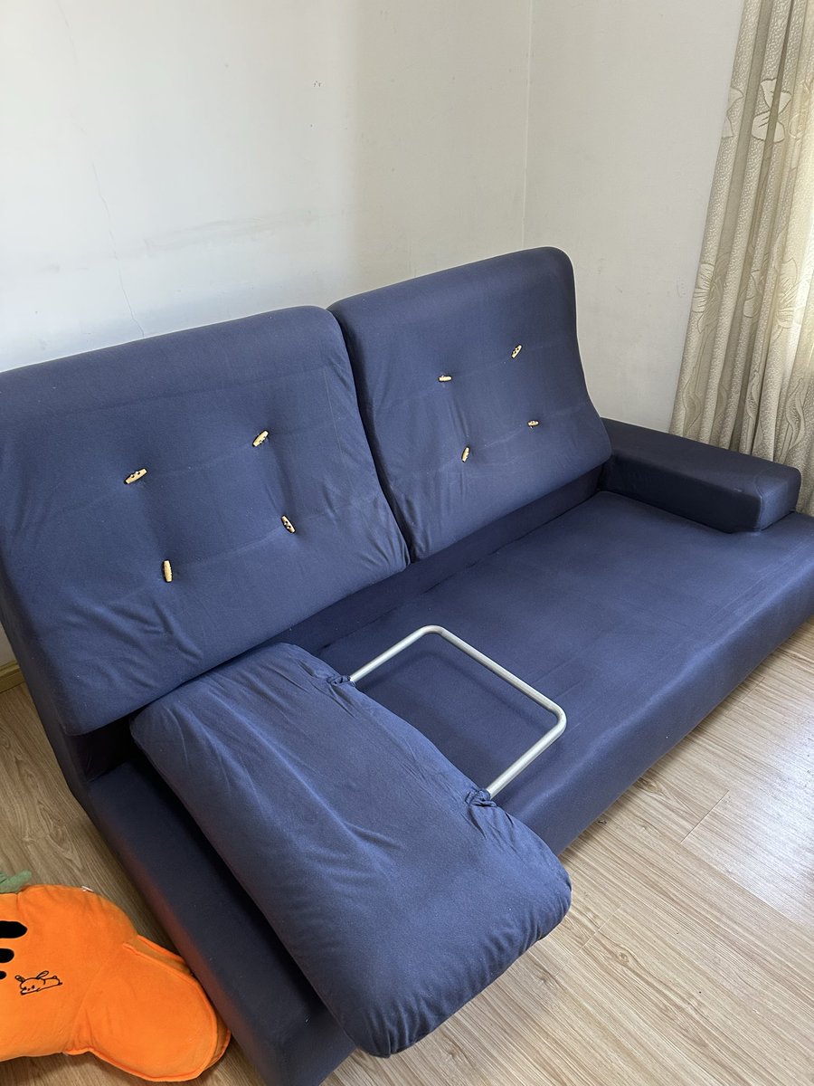 CulAbby's tweet image. 把房东的沙发拆了，已经提桶跑路了，什么zama最后剩一天了@zama ，老娘再也不听你pua 了，你特么想给就给，#ZamaCreatorProgram 不给拉倒，这几天看到摆摊，卖猪肉牛肉都进来卷zama of nft  全网第四季也只有1000张，一万多人去卷，我他妈😂还卷的过吗，最后一天爱咋咋滴了