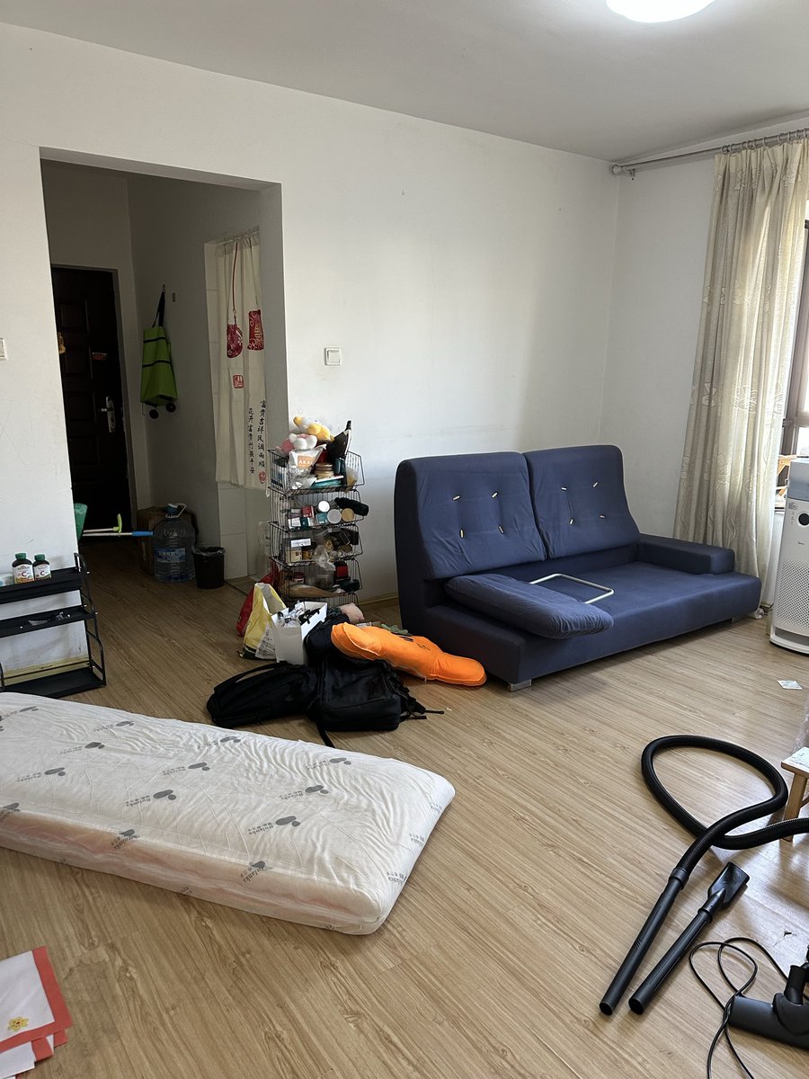 CulAbby's tweet image. 把房东的沙发拆了，已经提桶跑路了，什么zama最后剩一天了@zama ，老娘再也不听你pua 了，你特么想给就给，#ZamaCreatorProgram 不给拉倒，这几天看到摆摊，卖猪肉牛肉都进来卷zama of nft  全网第四季也只有1000张，一万多人去卷，我他妈😂还卷的过吗，最后一天爱咋咋滴了