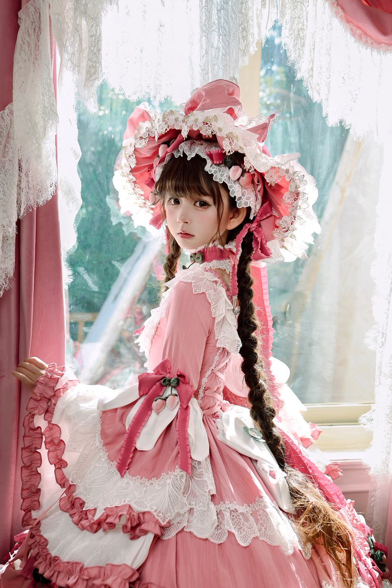 Roses on the Roof～ロリィタ＆クラシック【公式PR】 (@shiny5432