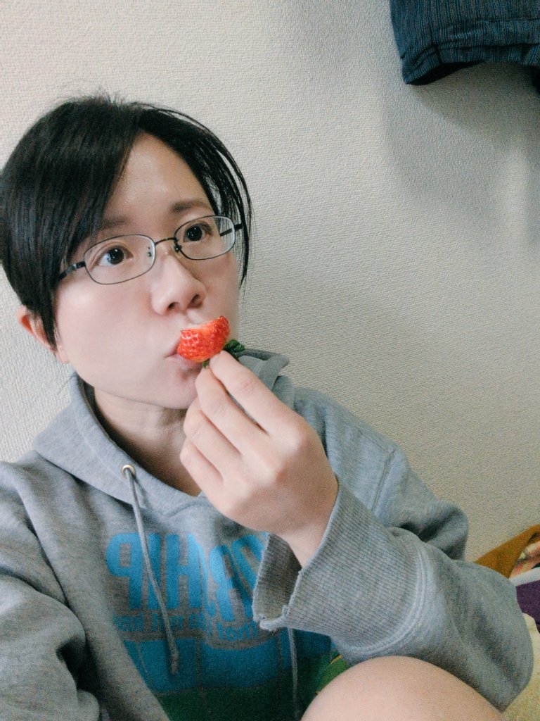 舞台終わってやっとお休み🥱
患者さんにおっきいいちごもらった！
ベリー系の加工品はあまりだけどイチゴオイシイ🍓