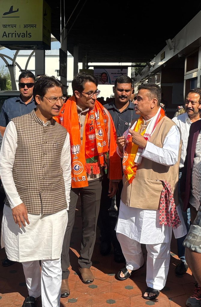 At the airport, while moving for my booth level organisational meeting, had productive discussions with West Bengal LoP <a href="/SuvenduWB/">Suvendu Adhikari</a> ji and Darjeeling MP <a href="/RajuBistaBJP/">Raju Bista</a> ji.

Committed to development as per vision of PM <a href="/narendramodi/">Narendra Modi</a> Ji.