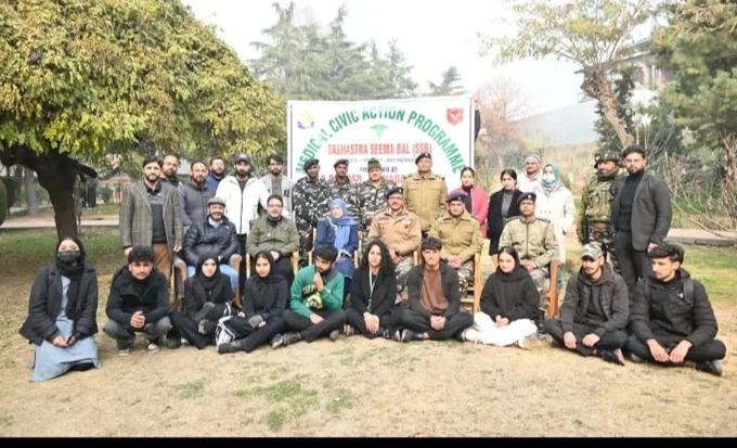 TalkJavid's tweet photo. A heartwarming initiative by our forces! 🩺 The 10 Bn SSB Batmaloo organized a vital Medical Civic Action Camp today, bringing essential healthcare services directly to the local community. A true display of "Seva" and commitment beyond the call of duty! https://t.co/m7clQfzzEd