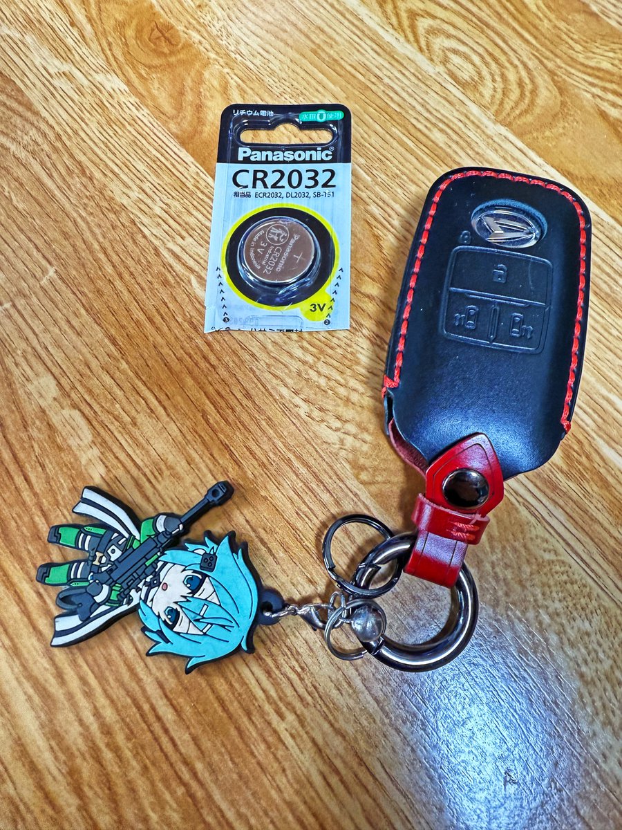 nekono_mdrive's tweet image. スマートキーの電池交換。いまは車の液晶モニターで教えてくれるのね(*´ω｀*)便利になりました。