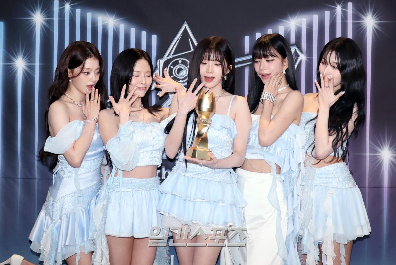 blacckpop's tweet photo. This time last year flovers really thought this was the end… turns out leaving plybe was the best thing that ever happened to them. 

Every member is now thriving and flovers are happier than ever https://t.co/BsiNjHn6bx