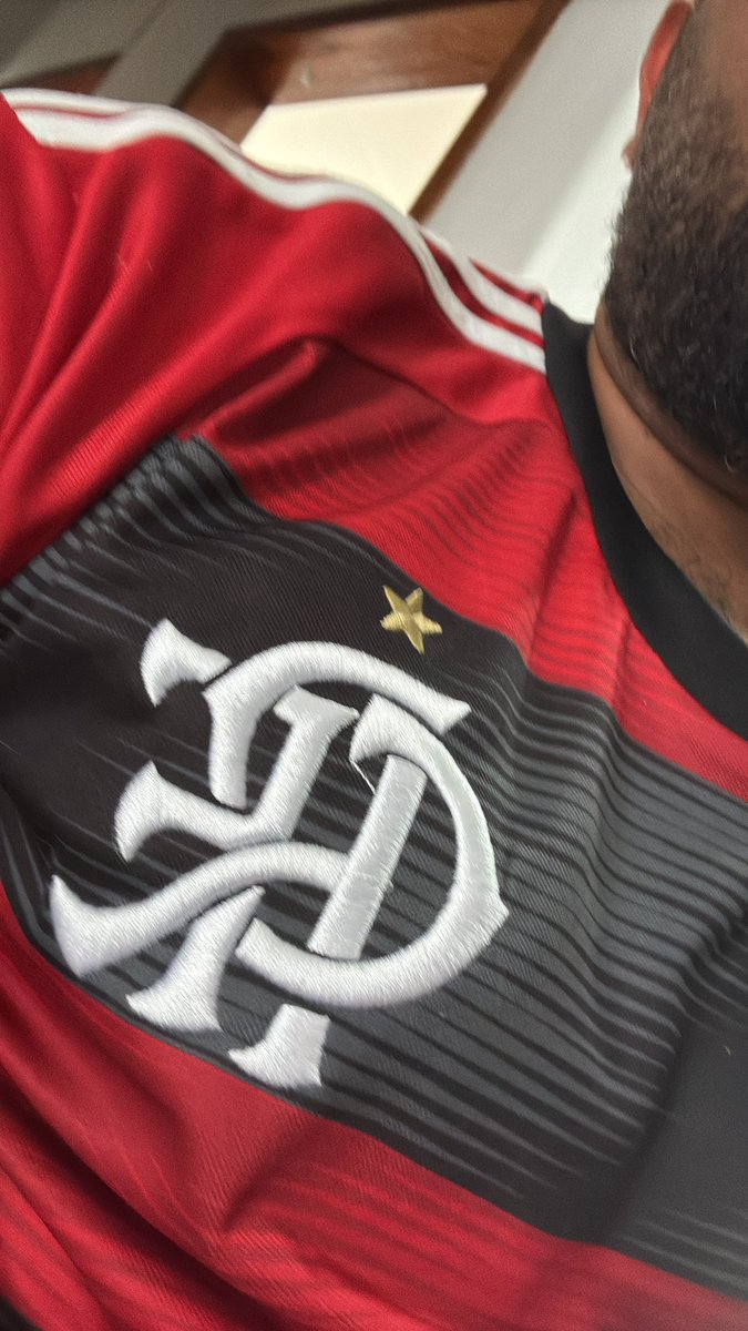 CHARLLESJC's tweet image. #Flamengo 

Trajado com o manto sagrado❤️🖤 seremos🙌🏾