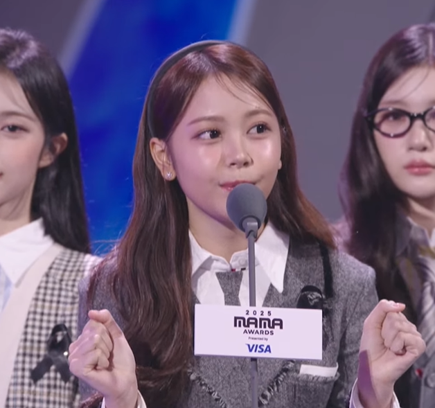 Carmen of Hearts2Hearts is gorgeous at the 2025 MAMA today.