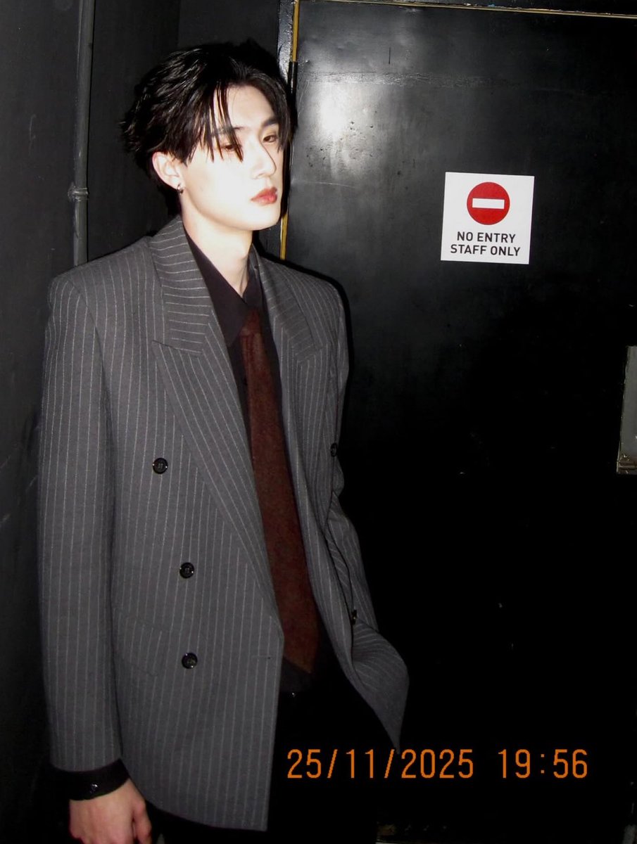 iminasspace's tweet image. FUCK YOU SKY WONGRAVEEEE FUCK YOU DEW JIRAWATTTTT YOU’RE SO LUCKYYY