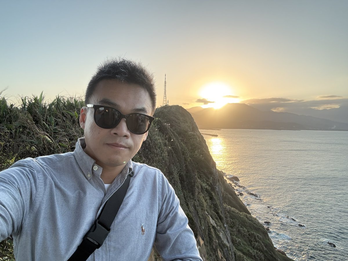 站著吃阿宗麵線（雖然經過上萬次，但這是我第一次吃），再去野柳看看女王頭，美麗的夕陽！