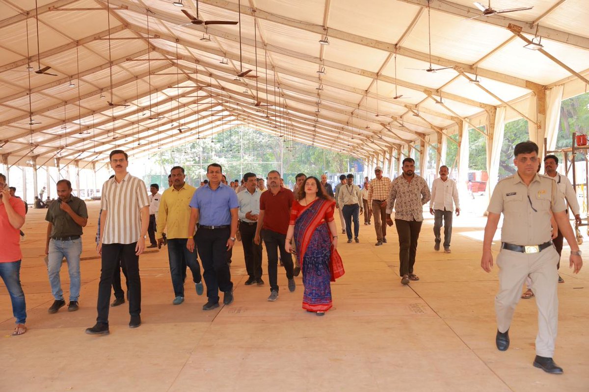 mybmc's tweet image. 🔹भारतरत्न डॉ. बाबासाहेब आंबेडकर यांच्या महापरिनिर्वाण दिनानिमित्त चैत्यभूमी येथील डॉ. बाबासाहेब आंबेडकर यांचे स्मारक आणि छत्रपती शिवाजी महाराज मैदान (शिवाजी पार्क) परिसरात येणाऱ्या अनुयायांसाठी बृहन्मुंबई महानगरपालिकेकडून विविध सोयी-सुविधा पुरविल्या जातात.

🔹या पार्श्वभूमीवर,…