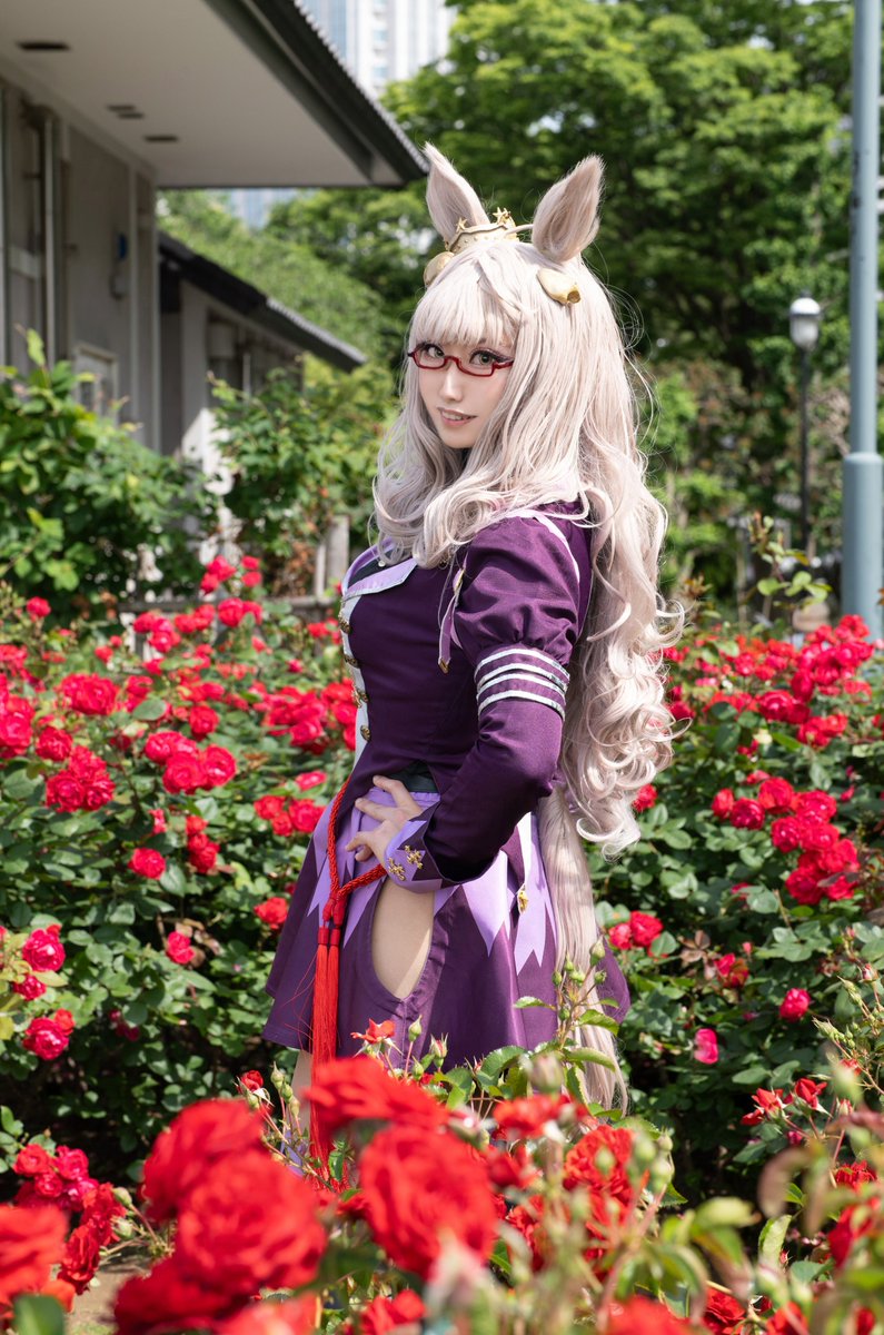 akai44kingyo's tweet image. コスプレ**Cosplay**
ウマ娘 ビワハヤヒデ
Umamusume  Biwa Hayahide

photo📷✨営団あさひさん @Omiya_track_7 

赤い薔薇と芦毛の組み合わせ、たまりません☺️☺️☺️