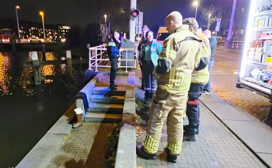 Onderwaterdrone ingezet na aantreffen kleding bij Pottersbrug in Gouda