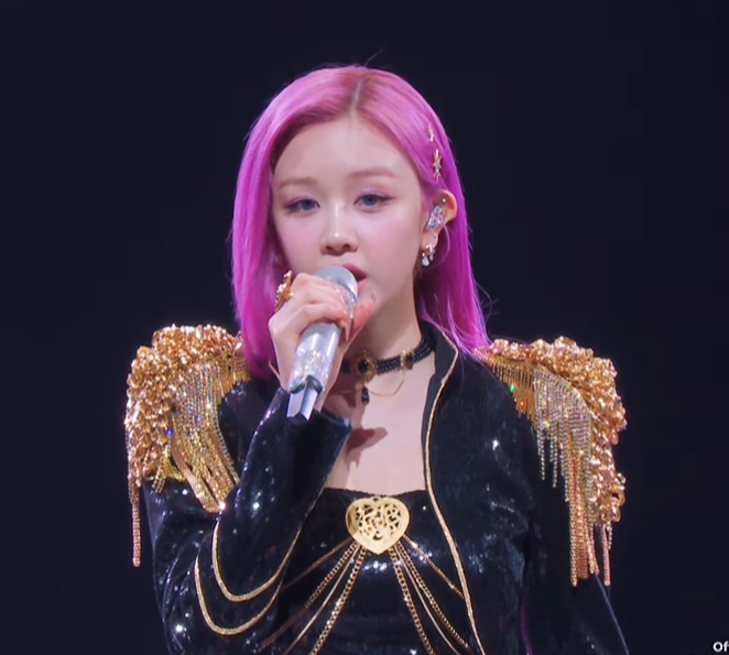 AboutMusicYT's tweet image. BABYMONSTER's Pharita on stage as a member of Huntrix at the 2025 MAMA.