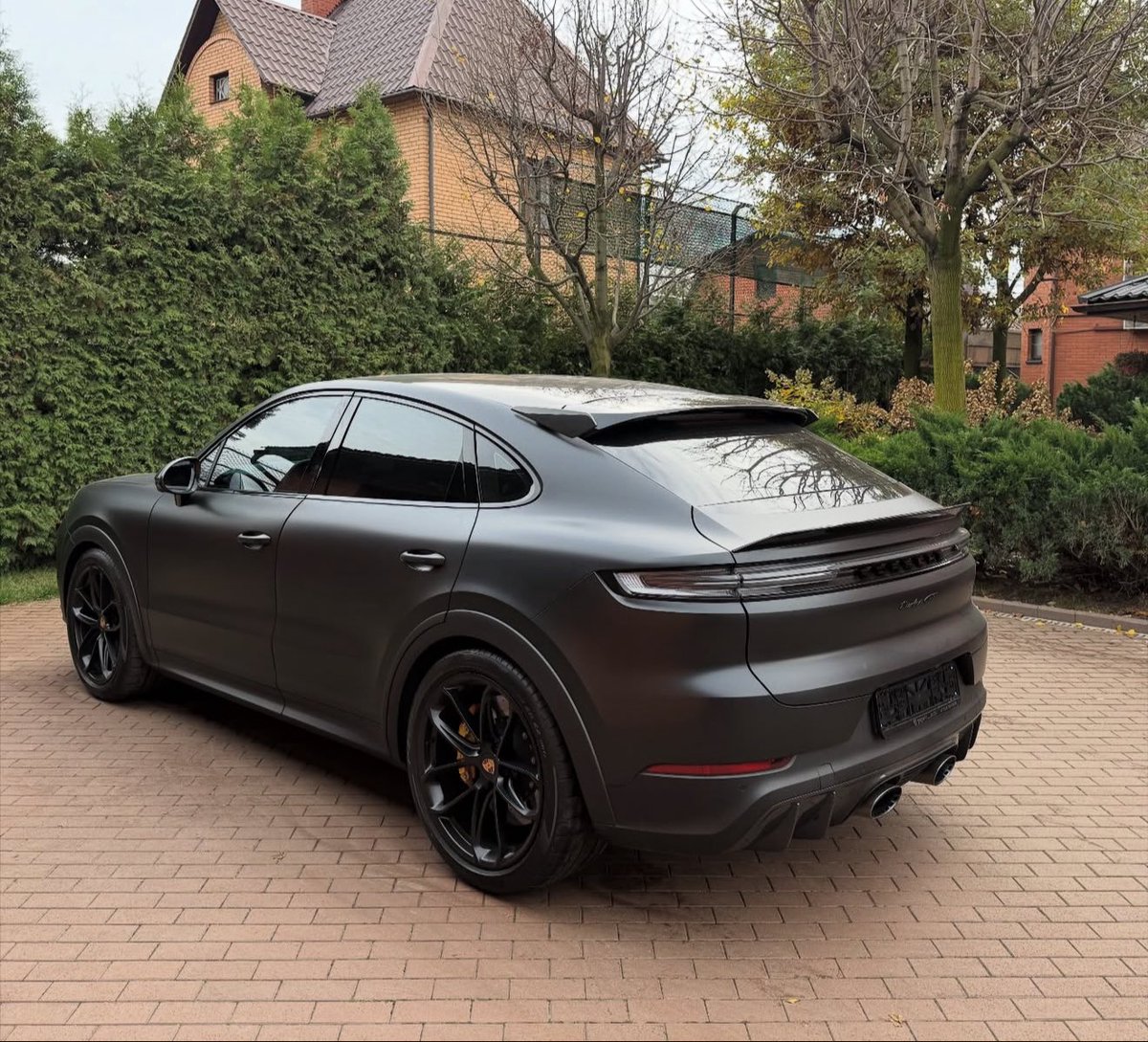 autochat360's tweet photo. Blacked Out Porsche Cayenne Turbo GT😍 https://t.co/pTLaCcGWG0