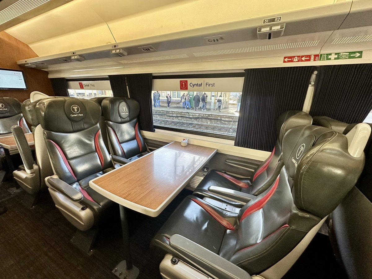 shellienic's tweet photo. Croeso y Cymru! 🏴
After a short 20 mins at #Cardiff our onward train pulled in - it was the one we were hoping for! Now chilling out in the comfy seats for our journey to #Manchester
#OffDutyTrainDriver #DayTrip #RailTrip #ProperTrain https://t.co/Nzdy3GuFPk