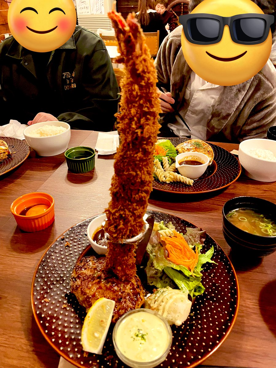 voxy_o_o's tweet image. でっか…エビフライがね