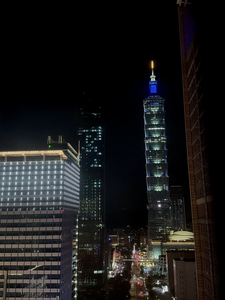 chuckwkennedy's tweet photo. @UMichFootball Taipei 101 showing the good colors up top tonight https://t.co/PFOzfXAoka