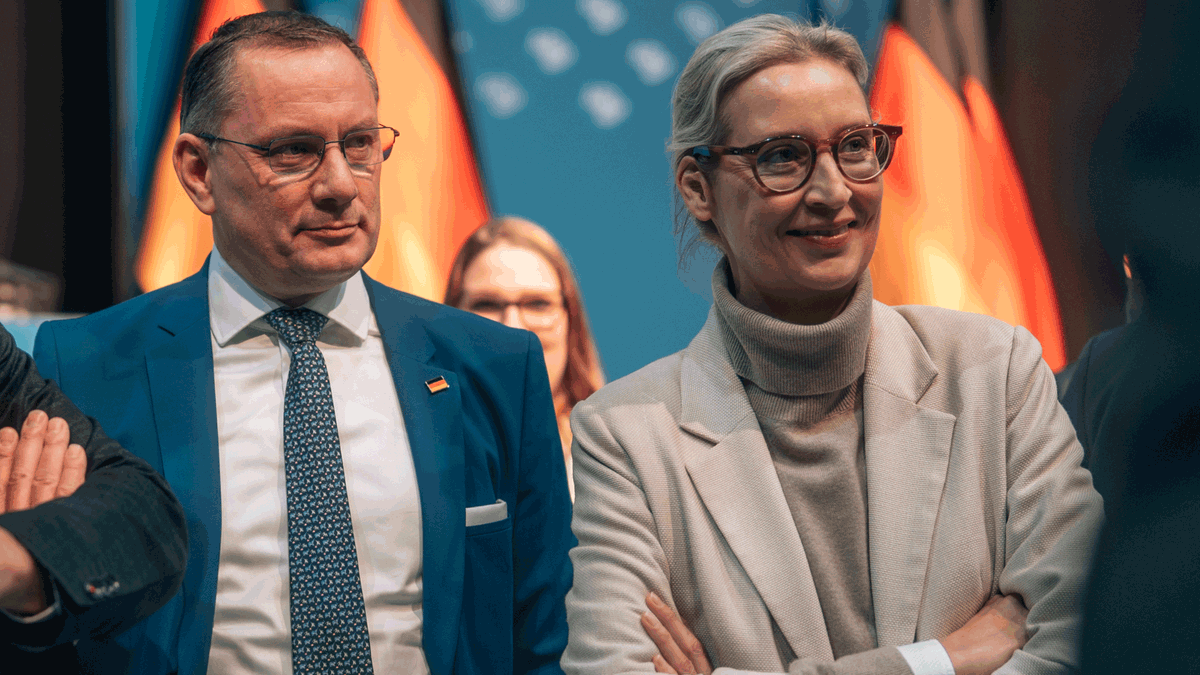 Unser Bundeskongress ist gestartet: In einer inzwischen gut gefüllten Halle werden wir nun unsere Jugendorganisation gründen und einen Vorstand wählen - wir freuen uns auf den Tag!