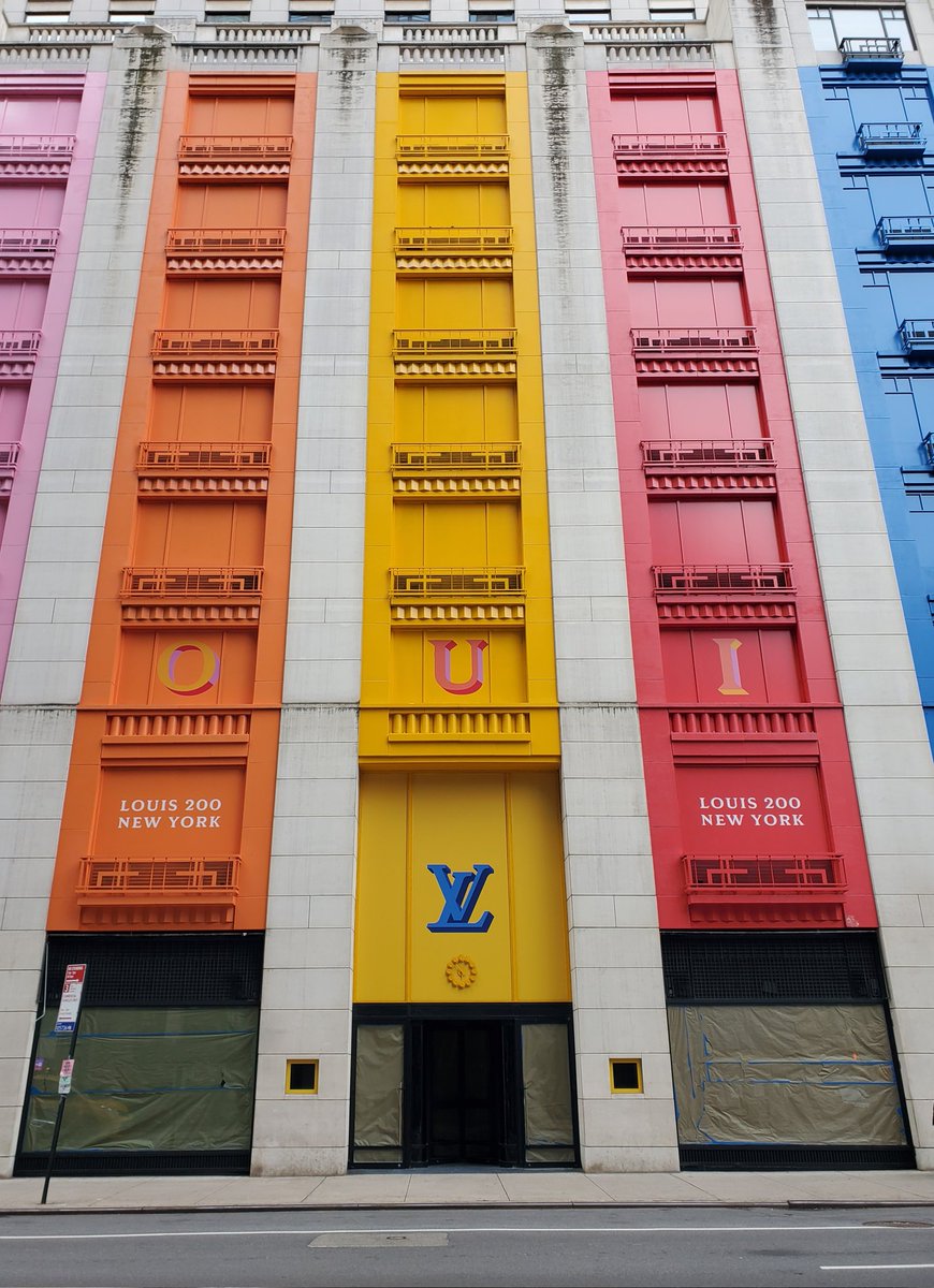 SantiagoWeek13's tweet image. OUI

#WeekVforVowels
#AlphabetChallenge