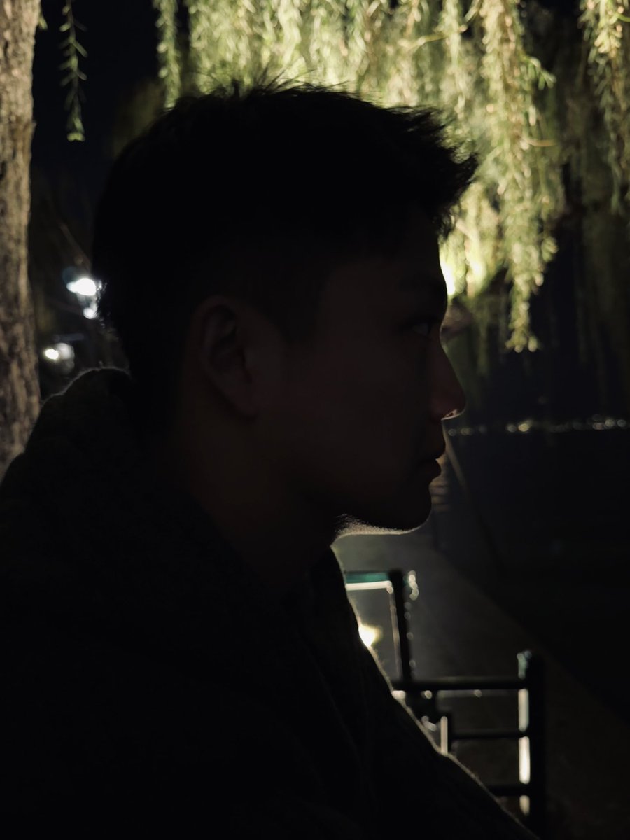 2Lihy's tweet photo. 原来侧面看我是这样 https://t.co/UQybe9VT4Z