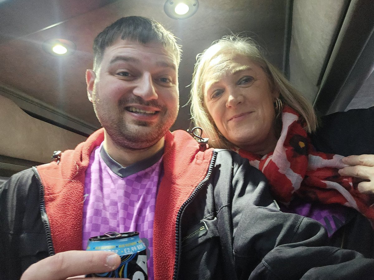 bluentangerine7's tweet image. With my latics mum 💙🧡 #oafc