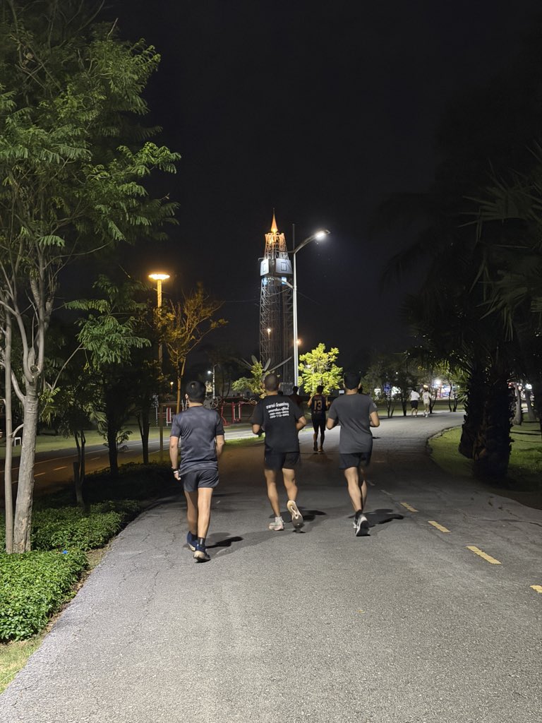 full_head's tweet image. ไม่เจอกันนานนะบุ่ง เข้าแต่ยิม