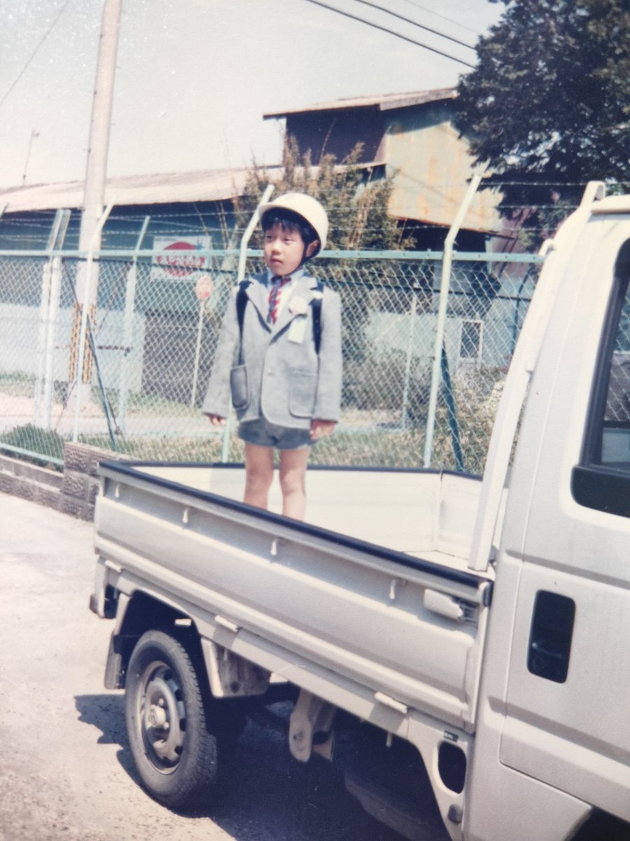 okakingdom's tweet image. 明日はついに僕のバースデーライブ✨️
子どもの頃は軽トラの荷台がステージでしたが、明日は大きな会場でライブをします！
大きなステージで単独ライブをする事が夢だったので本当に楽しみ😆
お越しいただける方、本当にありがとう！いっぱい楽しんでください！！
明日会場でお待ちしてます😊