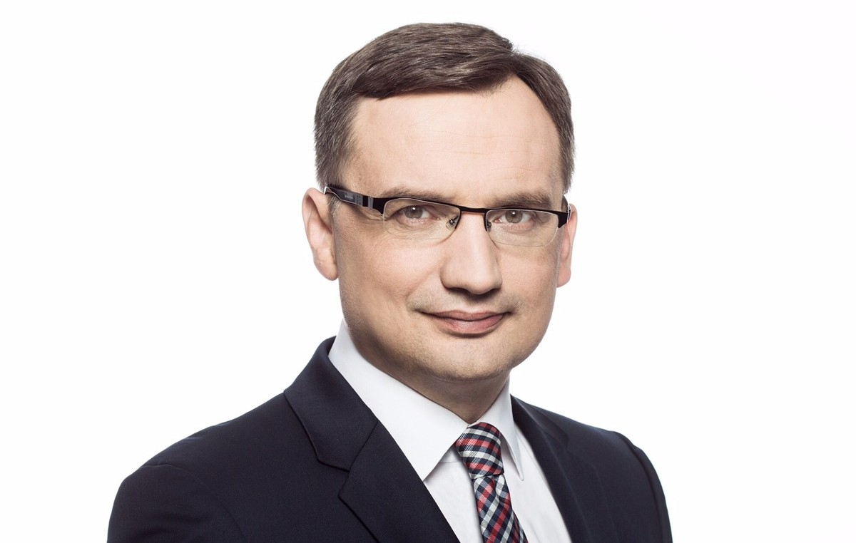 newserpl's tweet photo. Dlaczego działania Prokuratury Krajowej wobec Ziobry są nielogiczne i sprzeczne z zasadami postępowania karnego
🔗 https://t.co/h9jg9MwPVj
#Żurek #Ziobro #Woś #Romanowski #Olszewski #FunduszSprawiedliwości https://t.co/ayZ48aRGhV