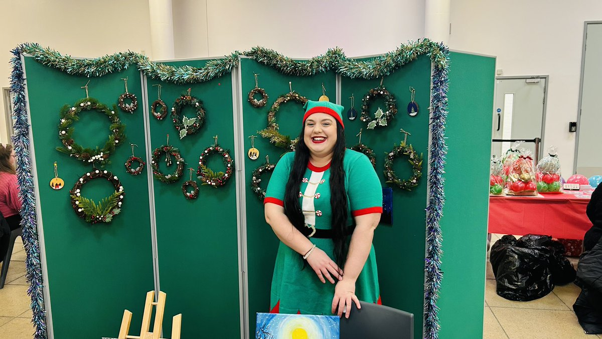 AJRAllModCons's tweet image. A pleasure to be at the fantastic @leamanorschool Christmas Fayre again! Don’t worry @ChilternLT central team, I’m still buying raffle tickets to get you a TV for your aerobics classes 😂. All proceeds this year to the fab @LevelTrust again ❤️
