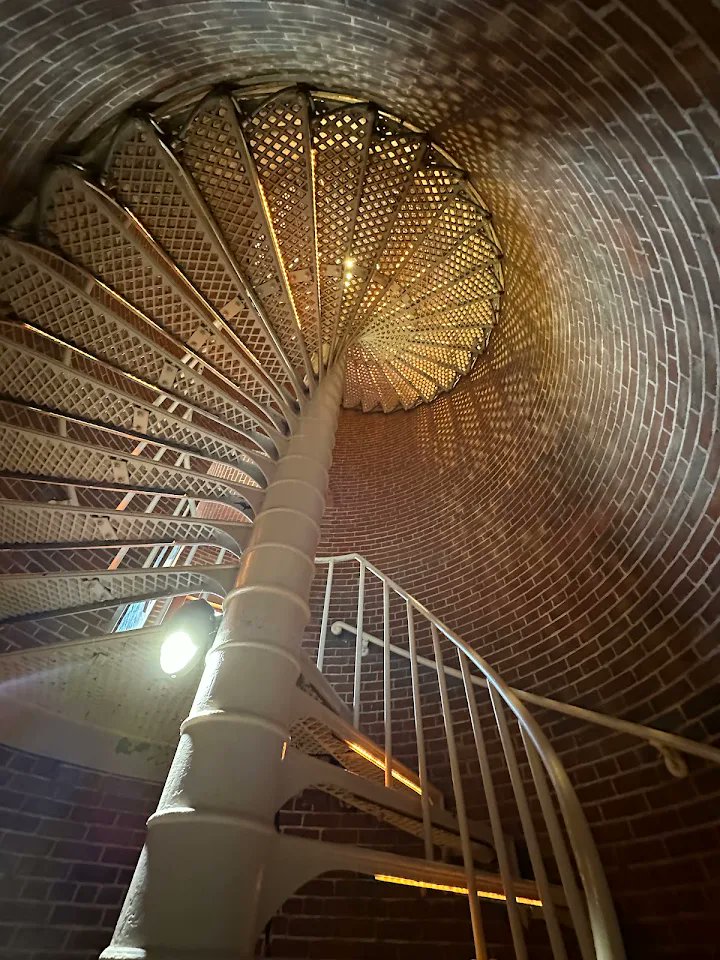 Savannah_0611's tweet image. From my files...inside the Cape May Lighthouse in NJ #SaturdayStairs #AlphabetChallenge #WeekVforVowels - U for Up