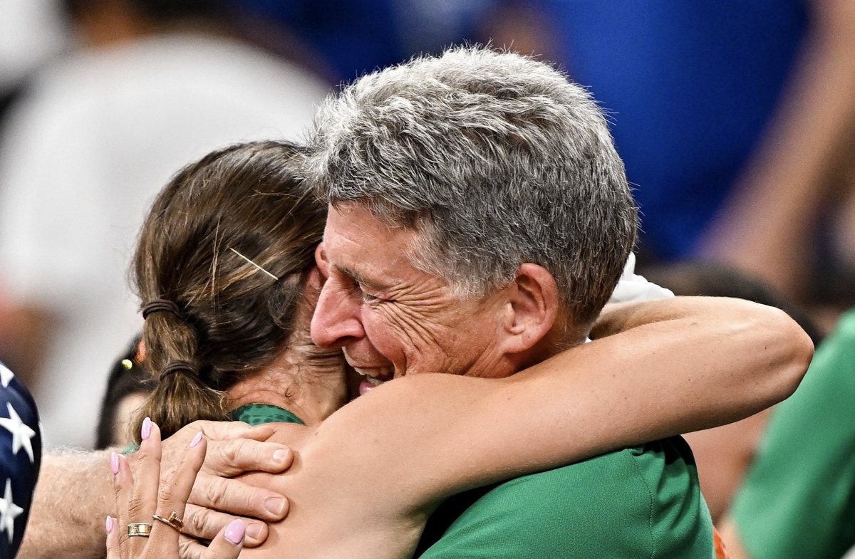 irishathletics's tweet image. 𝐌𝐢𝐜𝐡𝐚𝐞𝐥 𝐎’𝐂𝐨𝐧𝐧𝐨𝐫 𝐰𝐢𝐧𝐬 𝐖𝐨𝐫𝐥𝐝 𝐀𝐭𝐡𝐥𝐞𝐭𝐢𝐜𝐬 𝐂𝐨𝐚𝐜𝐡𝐢𝐧𝐠 𝐀𝐜𝐡𝐢𝐞𝐯𝐞𝐦𝐞𝐧𝐭 𝐀𝐰𝐚𝐫𝐝! 🏆

Congratulations to Michael O’Connor who has won the 2025 World Athletics Coaching Achievement Award. 

Michael is coach and father to Kate O’Connor who…