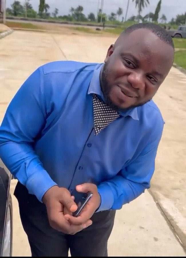Demol202's tweet photo. @YKoluwaseun9 Ade nseregele 
Ade how far
Sha na cash or transfer😂 https://t.co/EVNJv4UQcq