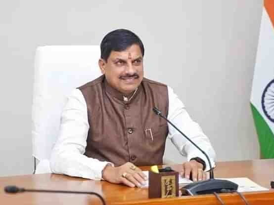 YTKDIndia's tweet image. Madhya Pradesh is basically running on EMIs now.

20 Loans since this Mohan Yadav government came to power. ₹5,200 crore borrowed right after taking ₹3,000 crore last month.

State debt now stands at ₹4.64 lakh crore.

And what is the CM busy with? Borrowing money for PR…