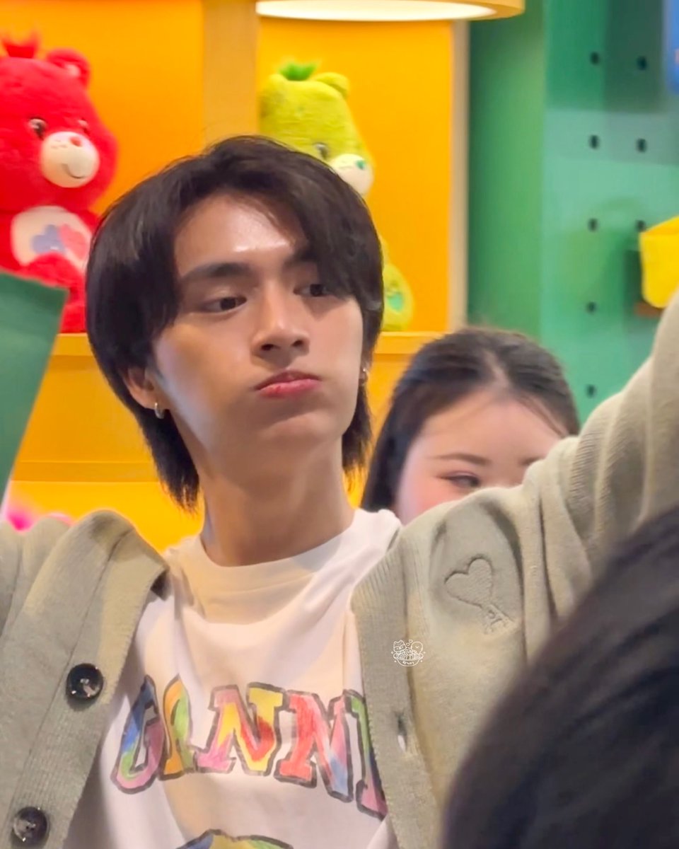 sapaogomgom_'s tweet image. แงงงงงใจผ้มจาแตกกกกกกก 🤏🏻🤏🏻🥺

 VVV AT SEEKNKEEPCLUB 

#SNKXTRIPLEV
#VVV_TRIPLEV
(#JUNIOR_VVV)