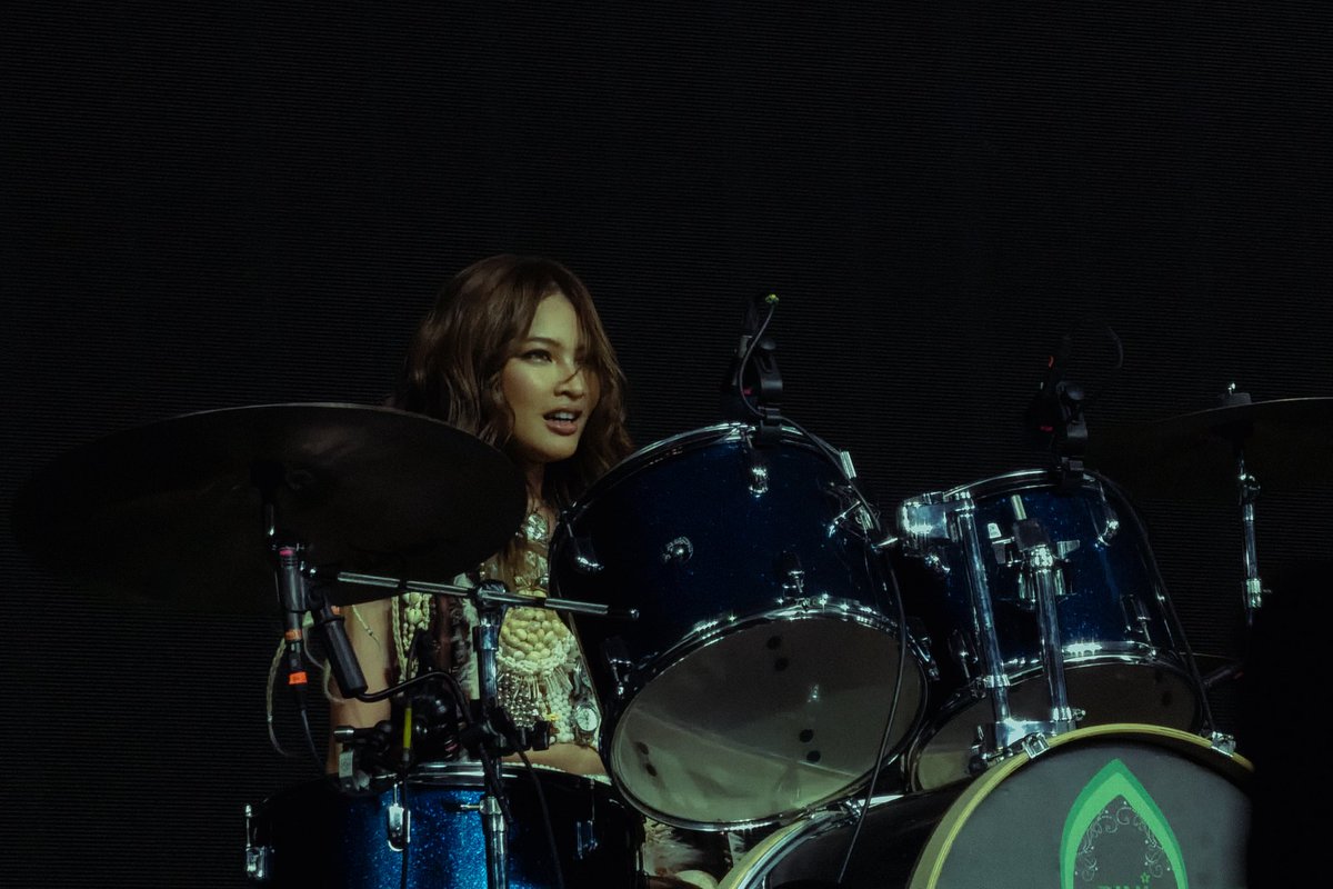 guys parang drummer ng isang indie band si colet tapos guguluhin niya buhay ko 😭

<a href="/bini_colet/">C O L E T</a> 
<a href="/BINI_ph/">BINI_PH</a> 

#BINIFIED
#BINI