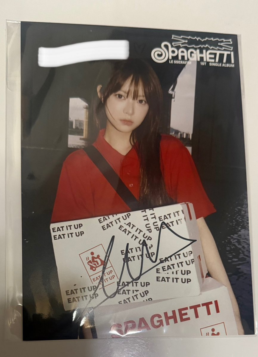 ヨントンサイン届いたんだけど、あれ？いつも書いてくれてるはずの名前ないなあ、書き忘れ？それとも今回からなし？と思ったら、まさかの黒いとこに黒ペンで書いてあった笑笑笑