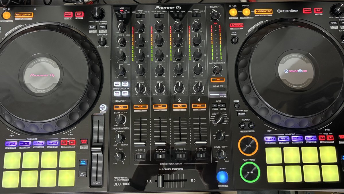 𝓜𝔂𝓷𝓮𝔀𝓰𝓮𝓪𝓻...