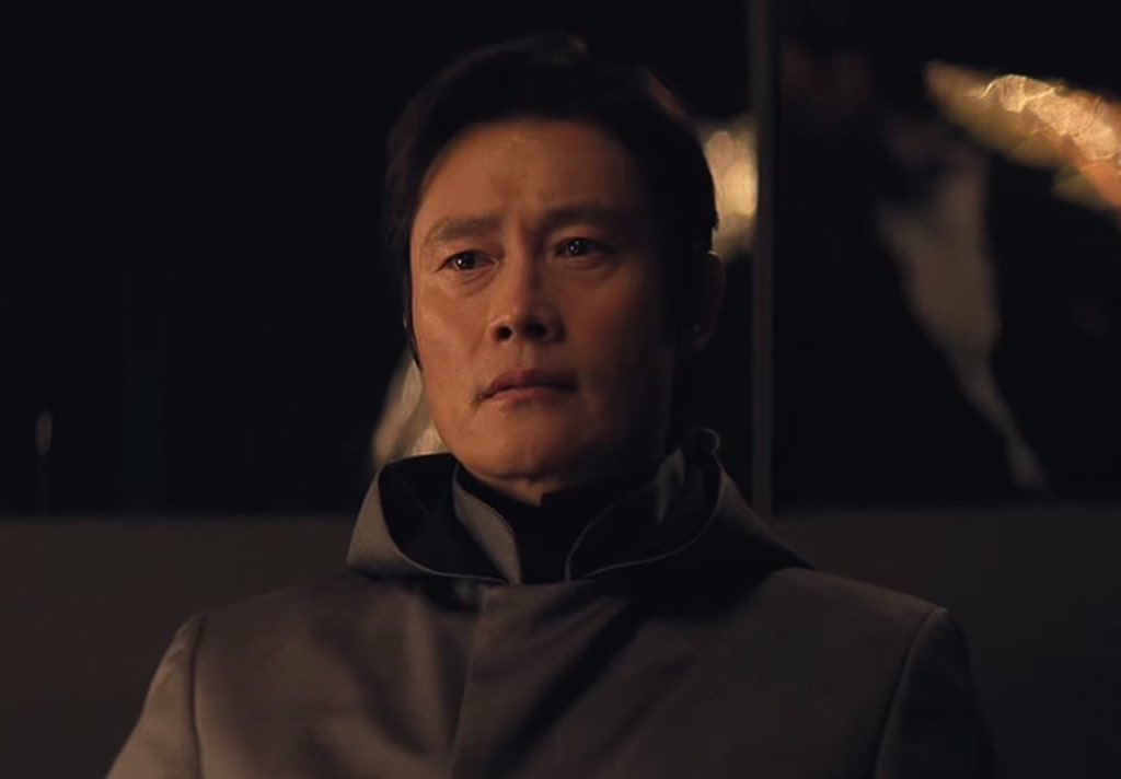 gihun's reflection in the screen behind inho and inho's pained expression while gihun leaves his seat need to be talked about more.. this frame holds so much melancholy and heart break