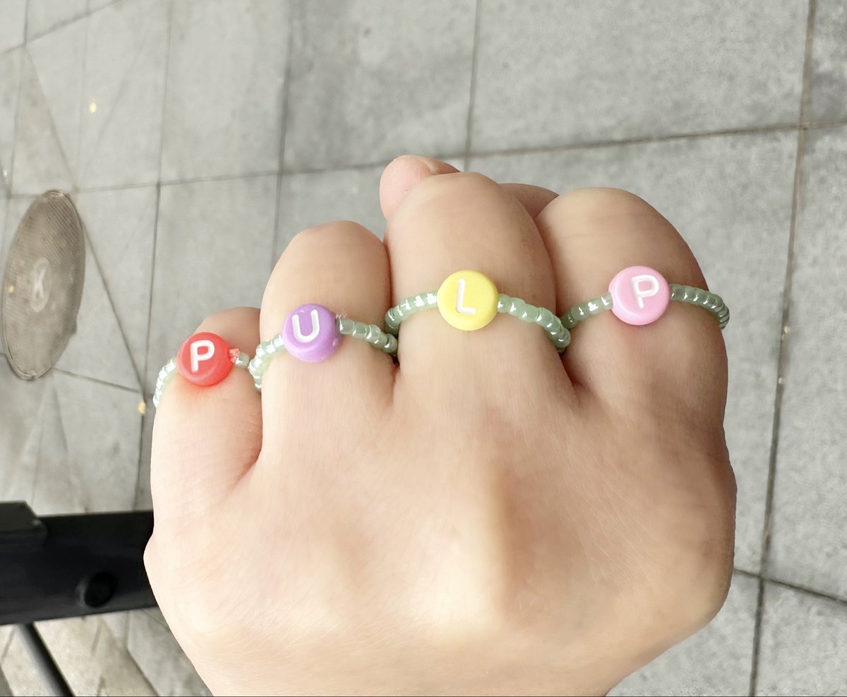 omie20001029's tweet photo. 思いつきで指輪にしてみたら「天才的」と言われました。
#friendshipbracelets
#friendshipring
#pulp https://t.co/5FsA99fST9