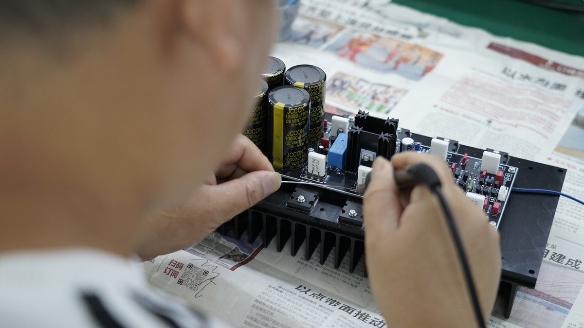 brzhifi's tweet image. 🔧 Mastering audio equipment assembly: Fine-tuning interface modules is crucial for optimal performance. Elevate your sound experience with precision! 🎶 #AudioEngineering #TechTips #SoundQuality #fyp #foryou